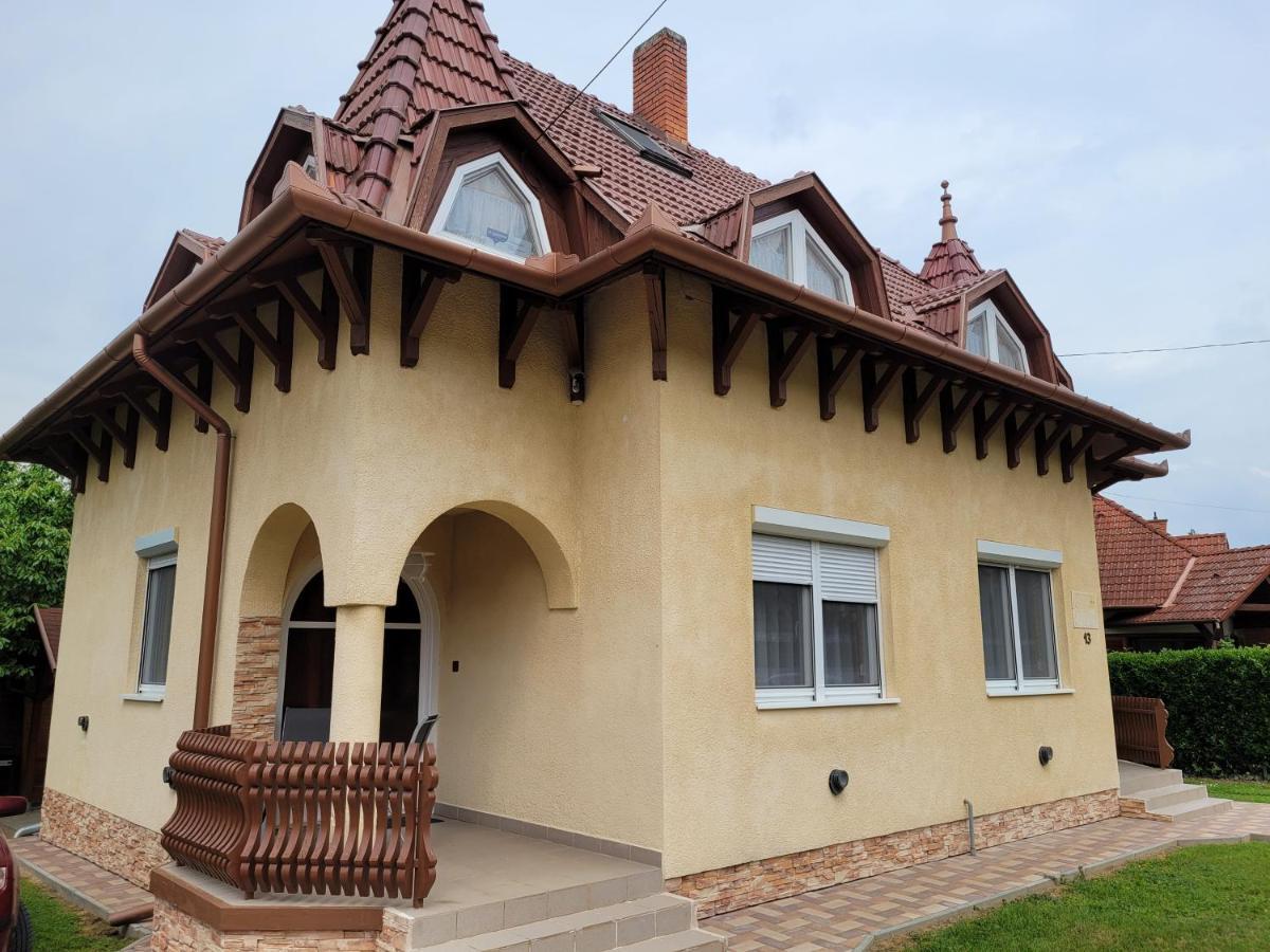 ザラカロシュHenrietta Apartmanhazアパートメント エクステリア 写真