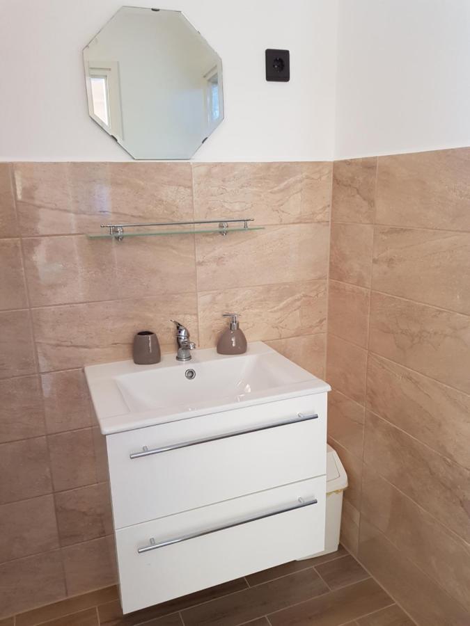 ザラカロシュHenrietta Apartmanhazアパートメント エクステリア 写真